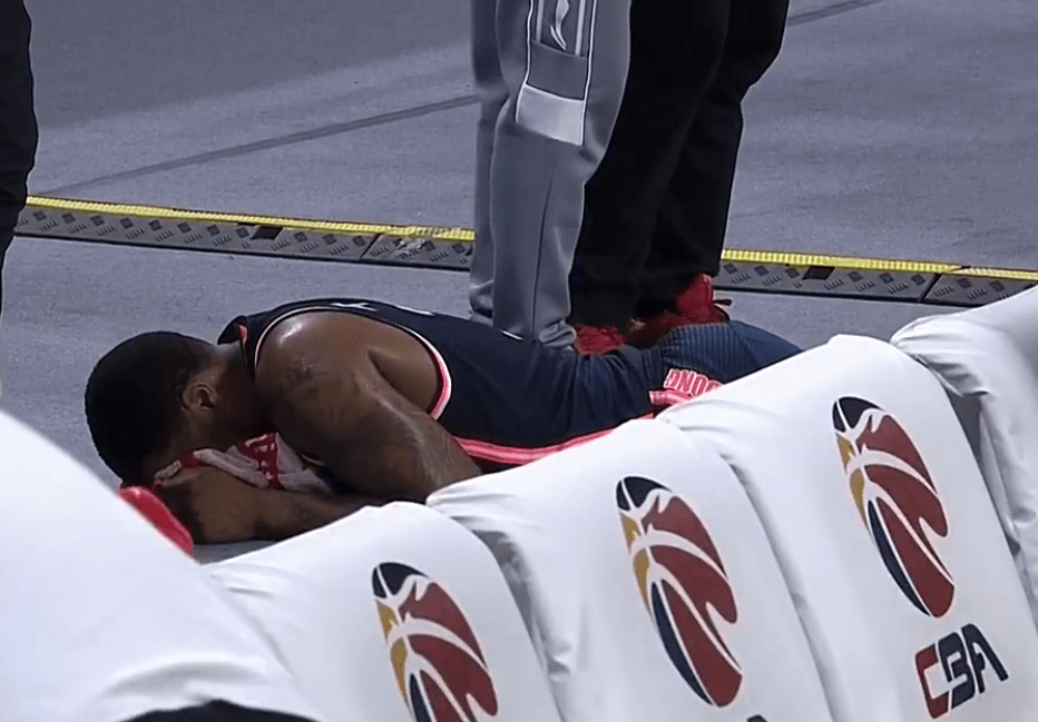 拜仁慕尼黑训练开放日，今夜更衣室发声引欢呼，NBA季后赛在即，轮换策略成焦点的简单介绍